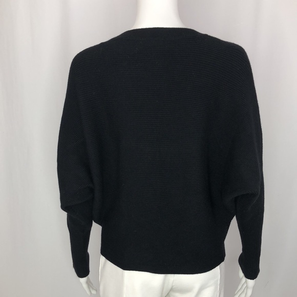 ⬇️CLEARANCE⬇️ Carmen Marc‎ Valvo Batwing sweater. - Picture 3 of 5